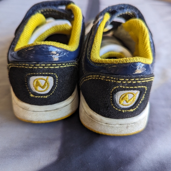 Naturino kids sneakers size 9 toddler. - Picture 5 of 5
